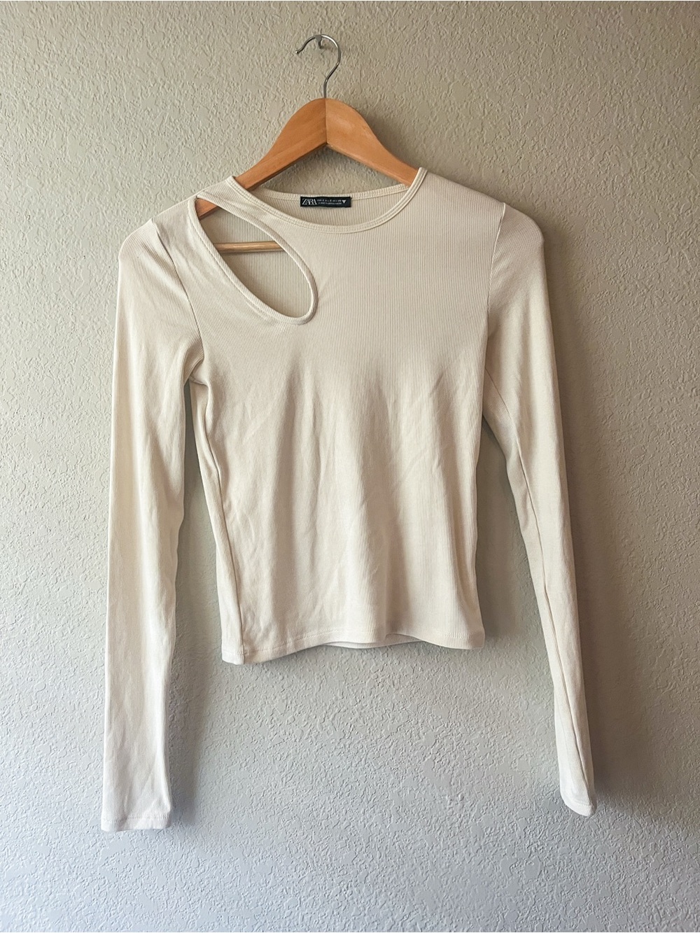 Zara Cream Cut-Out Long Sleeve Slash Neck Top Small